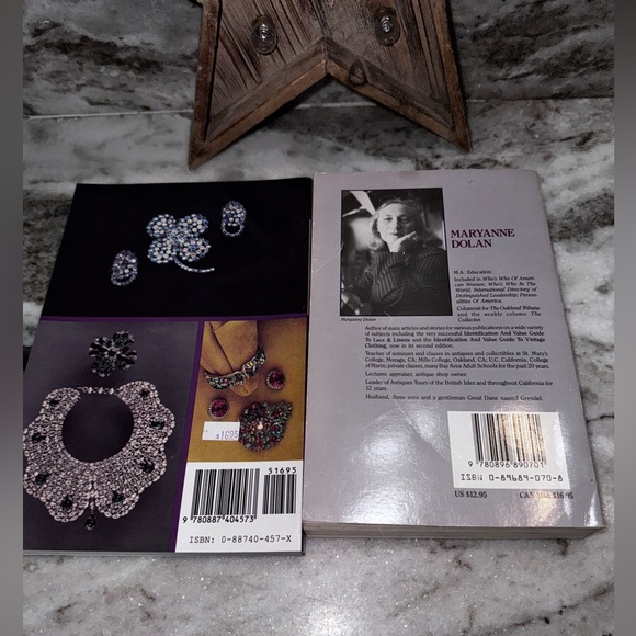 Rhinestone Jewelry Collector’s Handbooks Lot - Picture 4 of 8